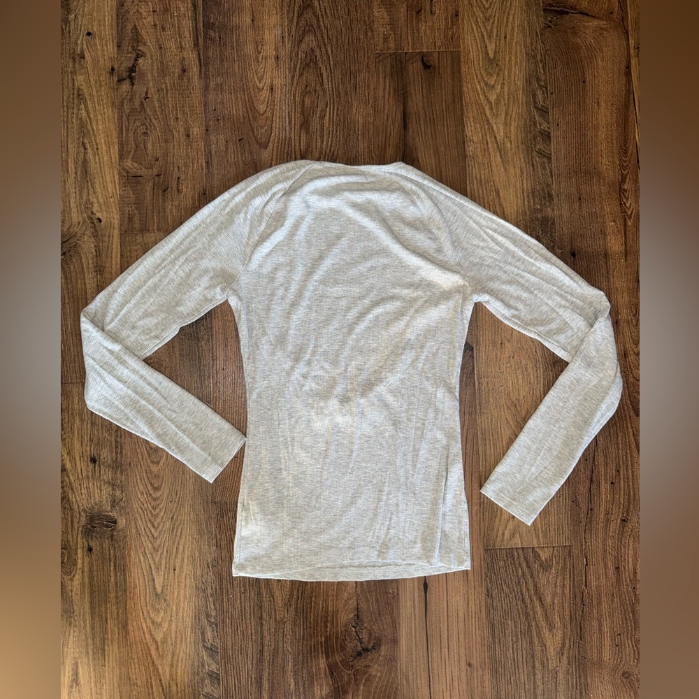 Aritzia Gray Long Sleeve Tee - Picture 3 of 5